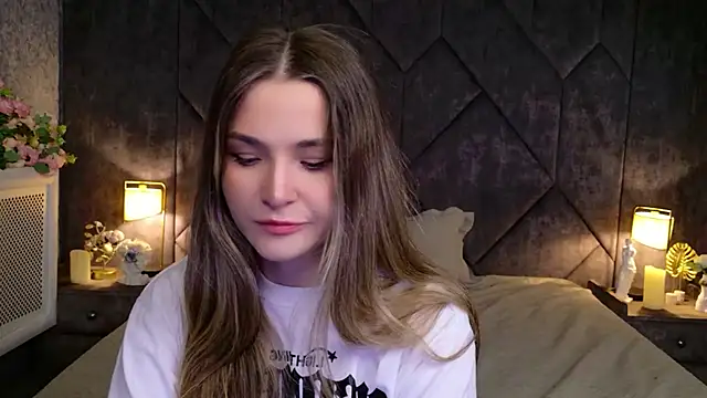 Lina Sinerz online show from April 17, 2026, 8:22 pm