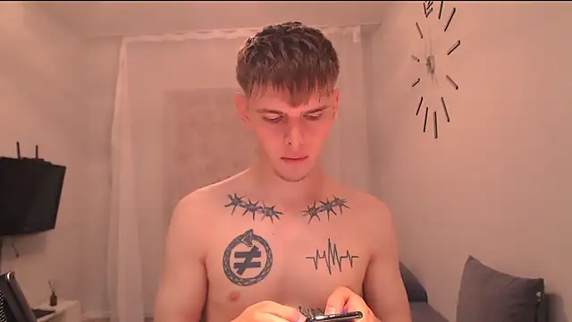Snapshot of Fredd_Xanders chatting on July 10, 2026, 12:43 am Fredd Xanders online show from July 10, 2026, 12:43 am
