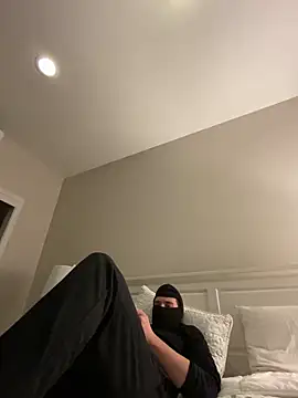 Snapshot of phantom898983 chatting on February 24, 2026, 7:42 am phantom898983 online show from February 24, 2026, 7:42 am