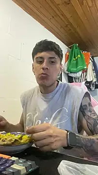 JhonCas44 online show from December 14, 2025, 4:34 pm