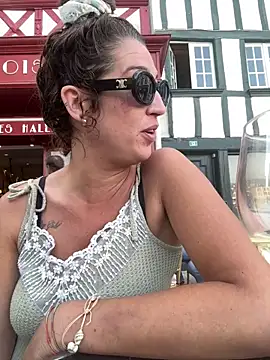 Snapshot of Deborahoff chatting on June 17, 2026, 6:29 pm Deborahoff online show from June 17, 2026, 6:29 pm