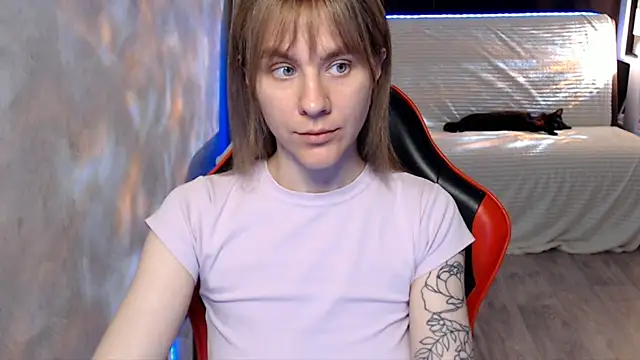 MiaBun1 online show from May 19, 2026, 1:51 pm