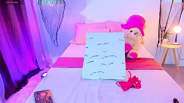 Snapshot of _Xynara_owo chatting on December 16, 2025, 11:53 pm Xynara owo online show from December 16, 2025, 11:53 pm