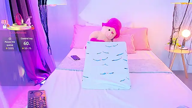 Snapshot of _Xynara_owo chatting on December 17, 2025, 11:43 pm Xynara owo online show from December 17, 2025, 11:43 pm