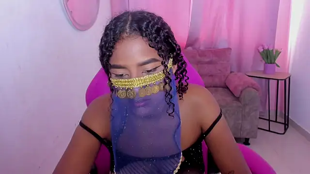 Snapshot of LeilaZahar chatting on December 18, 2025, 2:54 pm LeilaZahar online show from December 18, 2025, 2:54 pm