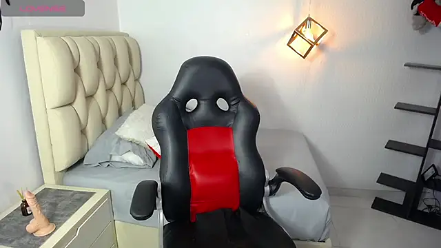 IVONNECLAIN1 online show from December 15, 2025, 3:01 am