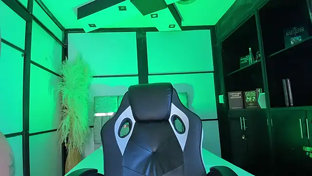 CatrinaVixxen online show from December 17, 2025, 8:36 pm