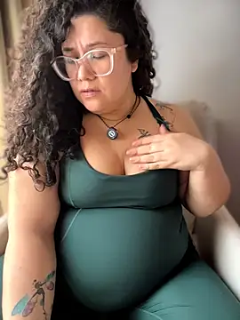 VanesssaMilf  online show from April 10, 2026, 4:03 pm