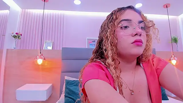 Snapshot of abril_dolly chatting on December 16, 2025, 12:09 pm abril dolly online show from December 16, 2025, 12:09 pm