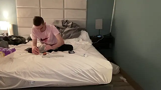 cosmiccloudpig online show from February 3, 2026, 7:57 am