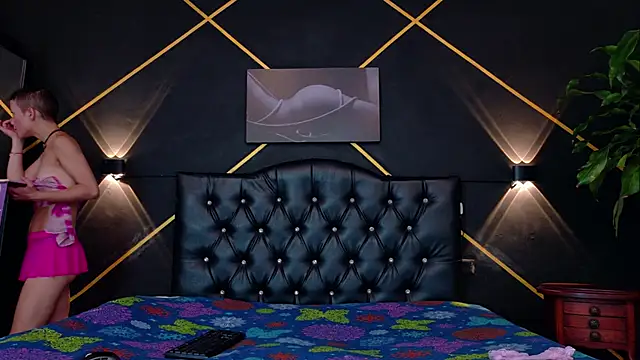 mia collin  online show from February 23, 2026, 5:46 pm