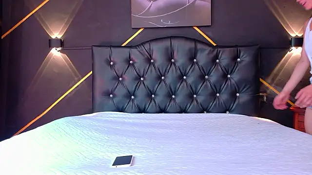 mia collin  online show from February 27, 2026, 4:07 pm