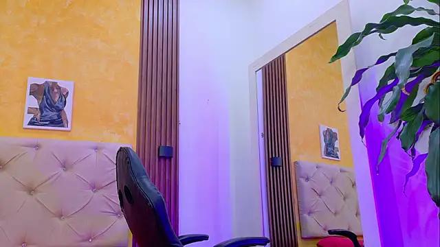 mia collin  online show from February 14, 2026, 1:33 pm