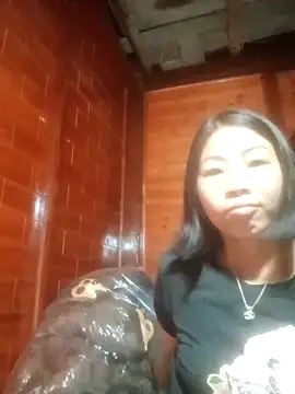 Snapshot of Amiluli chatting on February 14, 2026, 10:32 pm Amiluli online show from February 14, 2026, 10:32 pm