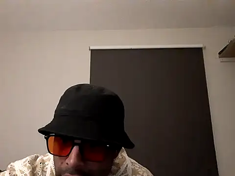 Snapshot of Chesarini chatting on December 18, 2025, 9:25 am Chesarini online show from December 18, 2025, 9:25 am