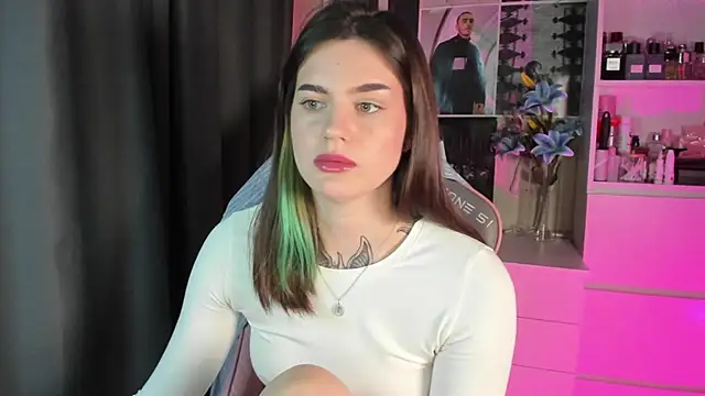 NikkieKitty online show from March 17, 2026, 4:10 pm