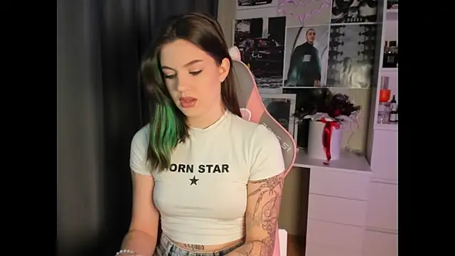 Snapshot of NikkieKitty chatting on January 12, 2026, 12:01 pm NikkieKitty online show from January 12, 2026, 12:01 pm