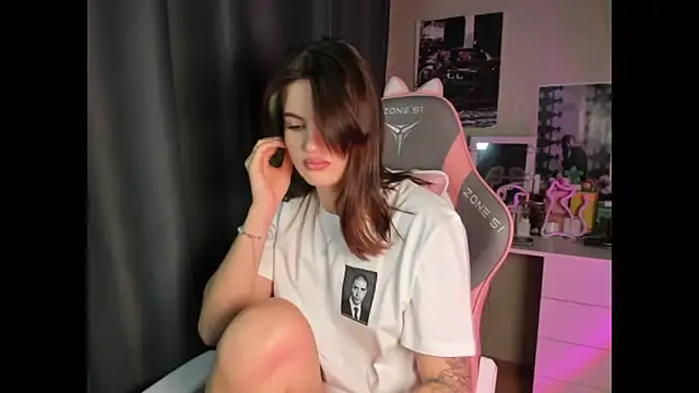 Snapshot of NikkieKitty chatting on December 22, 2025, 5:13 pm NikkieKitty online show from December 22, 2025, 5:13 pm