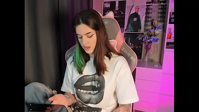 Snapshot of NikkieKitty chatting on February 3, 2026, 1:27 pm NikkieKitty online show from February 3, 2026, 1:27 pm