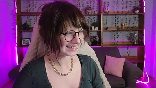 Snapshot of Awquafine chatting on December 19, 2025, 2:52 pm Awquafine online show from December 19, 2025, 2:52 pm