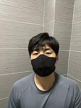 kimze7 online show from March 4, 2026, 3:42 pm