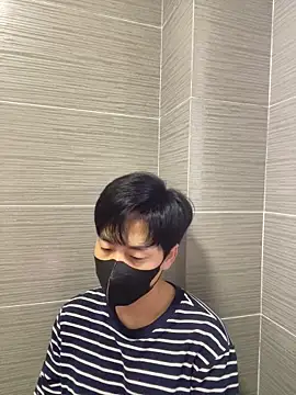 kimze7 online show from April 12, 2026, 10:57 pm