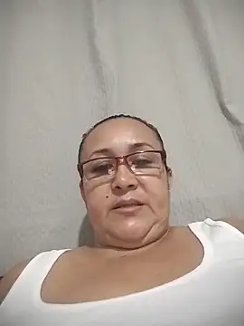 Nini Love  online show from April 16, 2026, 5:30 am