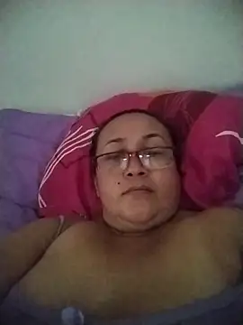 Snapshot of Nini_Love_ chatting on April 17, 2026, 8:22 pm Nini Love online show from April 17, 2026, 8:22 pm