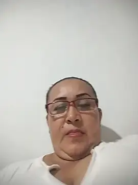 Nini Love  online show from April 6, 2026, 5:19 am