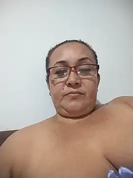 Nini Love  online show from April 9, 2026, 4:03 am