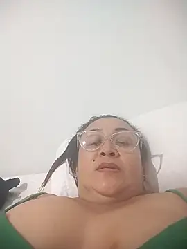 Snapshot of Nini_Love_ chatting on February 3, 2026, 6:22 am Nini Love online show from February 3, 2026, 6:22 am