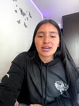 Snapshot of Agatta-X chatting on December 18, 2025, 2:43 pm Agatta-X online show from December 18, 2025, 2:43 pm