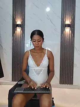 CaramelDesire online show from June 5, 2026, 11:43 pm
