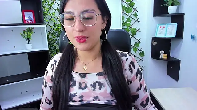 Snapshot of sophi_hardd_ chatting on April 24, 2026, 3:03 pm sophi hardd online show from April 24, 2026, 3:03 pm