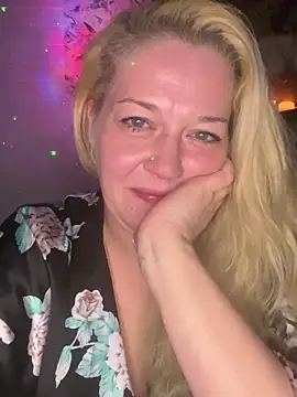 Snapshot of JenniferCarmen chatting on January 6, 2026, 4:44 pm JenniferCarmen online show from January 6, 2026, 4:44 pm