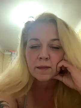 Snapshot of JenniferCarmen chatting on December 21, 2025, 1:24 pm JenniferCarmen online show from December 21, 2025, 1:24 pm