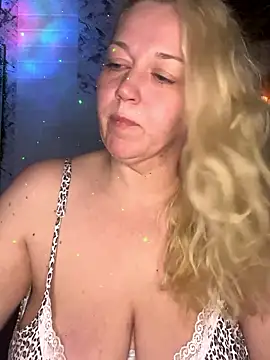 Snapshot of JenniferCarmen chatting on January 9, 2026, 1:07 pm JenniferCarmen online show from January 9, 2026, 1:07 pm