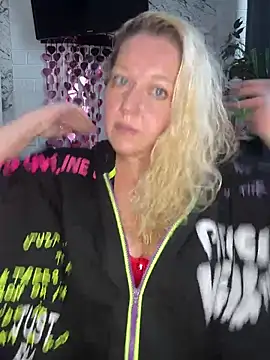 Snapshot of JenniferCarmen chatting on February 28, 2026, 10:15 am JenniferCarmen online show from February 28, 2026, 10:15 am