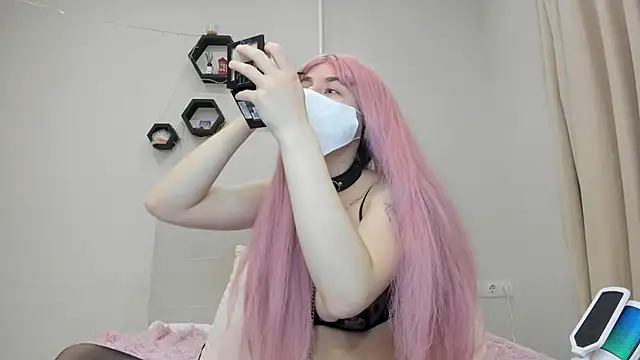 DELAYLALEAA online show from January 13, 2026, 4:33 pm