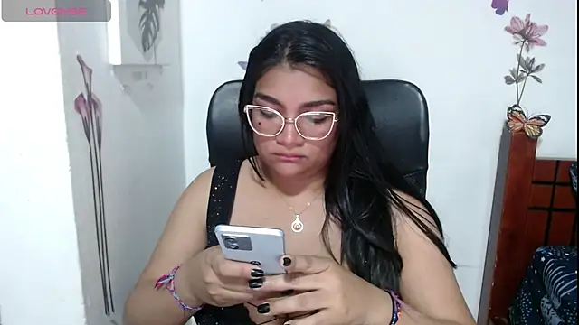 Snapshot of Lyra_Black_ chatting on May 19, 2026, 5:47 am Lyra Black online show from May 19, 2026, 5:47 am
