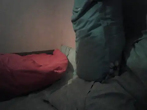 Snapshot of Hon3ySlim chatting on December 15, 2025, 6:52 am Hon3ySlim online show from December 15, 2025, 6:52 am