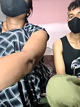 couplegk71 online show from February 15, 2026, 4:24 am