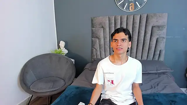 kevin  warhol online show from December 19, 2025, 3:32 am