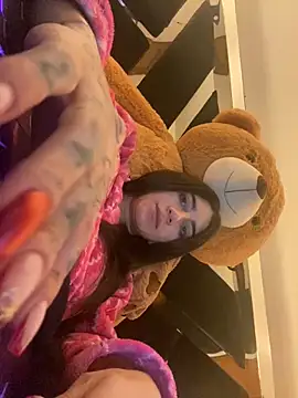 Snapshot of Moon_Magic666 chatting on December 22, 2025, 4:12 am Moon Magic666 online show from December 22, 2025, 4:12 am