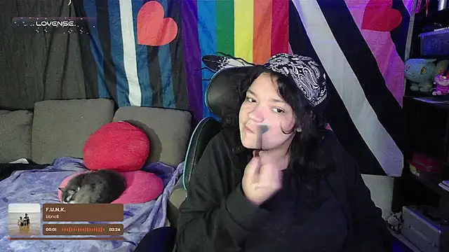 bellaheart x online show from December 15, 2025, 3:51 pm