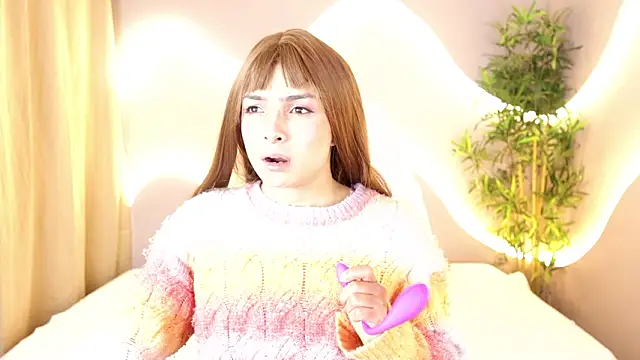 Snapshot of simone_sky chatting on February 13, 2026, 12:49 pm simone sky online show from February 13, 2026, 12:49 pm