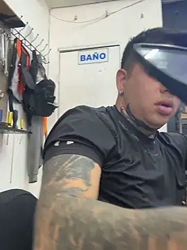 Snapshot of Marlokeo69 chatting on December 18, 2025, 5:17 pm Marlokeo69 online show from December 18, 2025, 5:17 pm