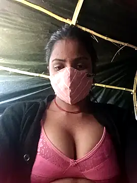 Snapshot of Poonam8080 chatting on December 17, 2025, 7:46 am Poonam8080 online show from December 17, 2025, 7:46 am