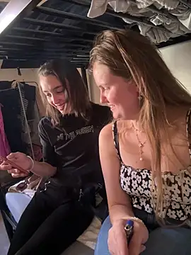 Vikml166 online show from April 14, 2026, 2:22 pm