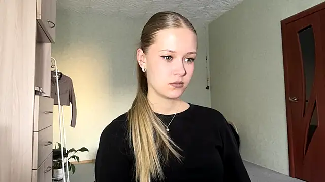 ZaidaSchwarten online show from January 15, 2026, 1:25 pm